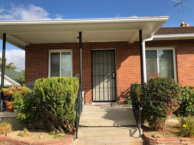 Building Photo - 785 Roberts St