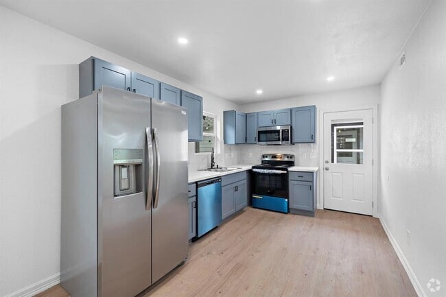 Open floor-plan, updated kitchen. - 2312 Lucinda St
