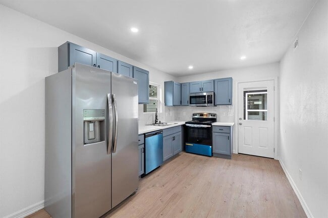 Open floor-plan, updated kitchen. - 2312 Lucinda St