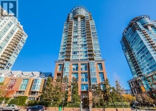 Building Photo - 1088 Quebec St
