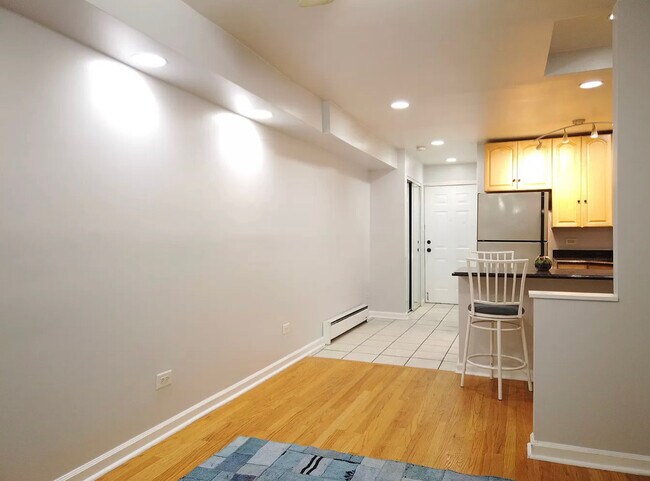 Foto del edificio - 4006 W Nelson St