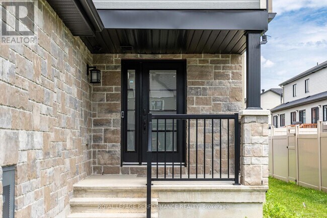 Building Photo - 88 Gilberte St