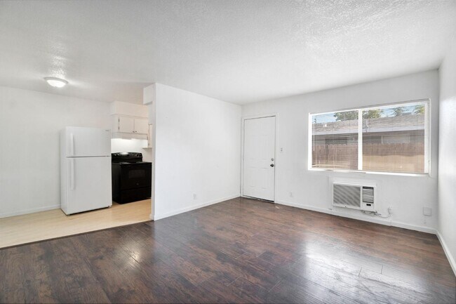 Foto del edificio - 1409 E Cambridge Ave