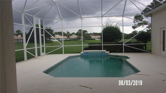 Building Photo - 2424 SW Manor Hill Dr