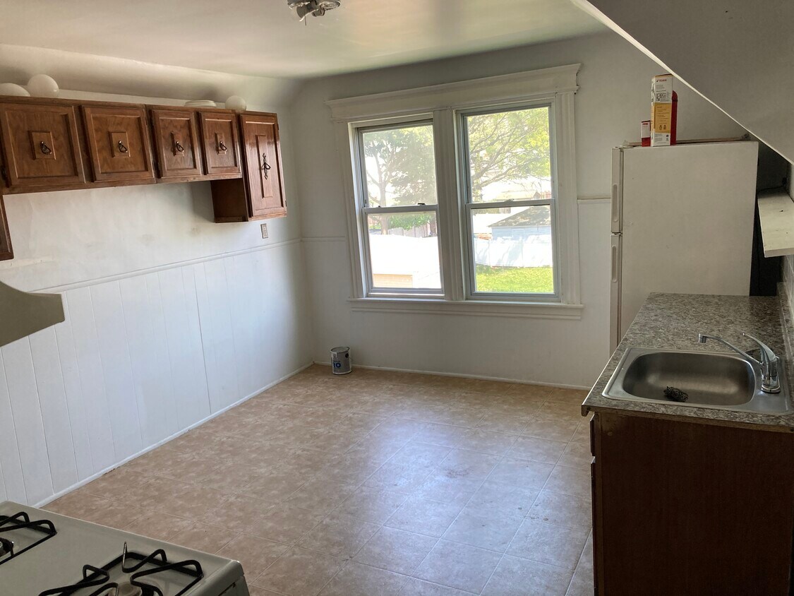 157 Summerfield Ave Unit 3, Bridgeport, CT 06610 Apartments in