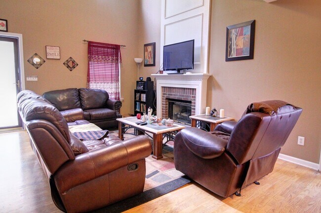 Foto del edificio - NEW PHOTOS COMING SOON!! 3bd/2ba Hope Valley Home With Fenced-In Backyard!