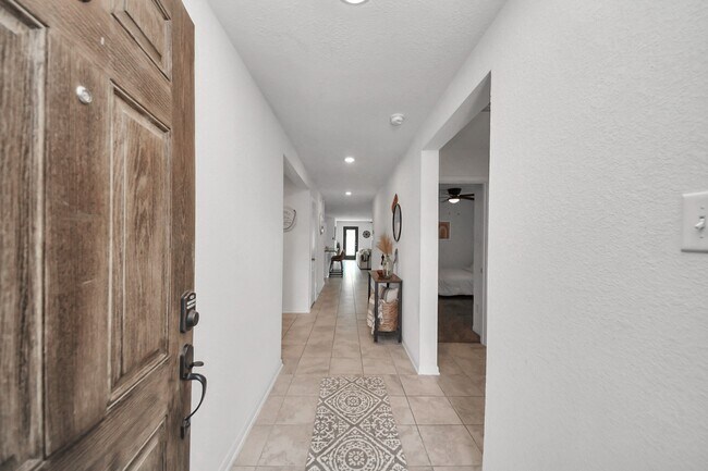 Building Photo - 1509 Portola Dr