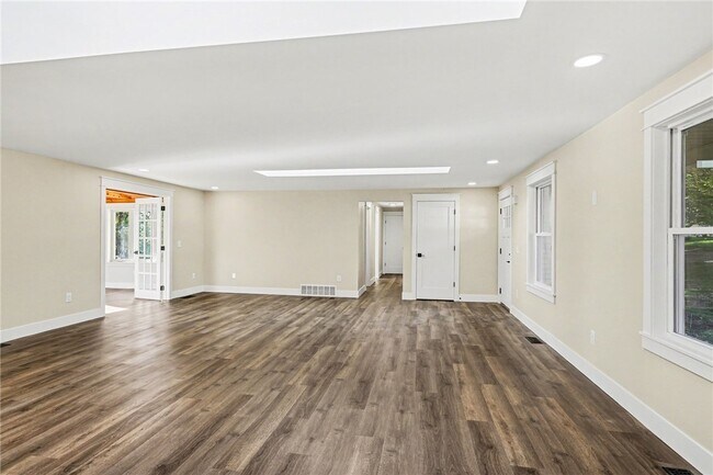 Building Photo - 24 Sandpiper Hill