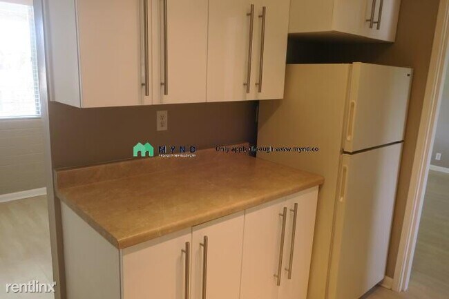 Foto del edificio - 6841 E 2nd St