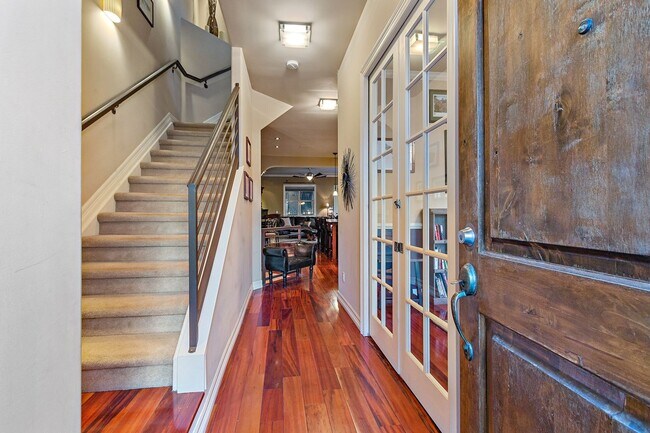 Building Photo - Spacious Unique Beautiful  3BR Townhome in...