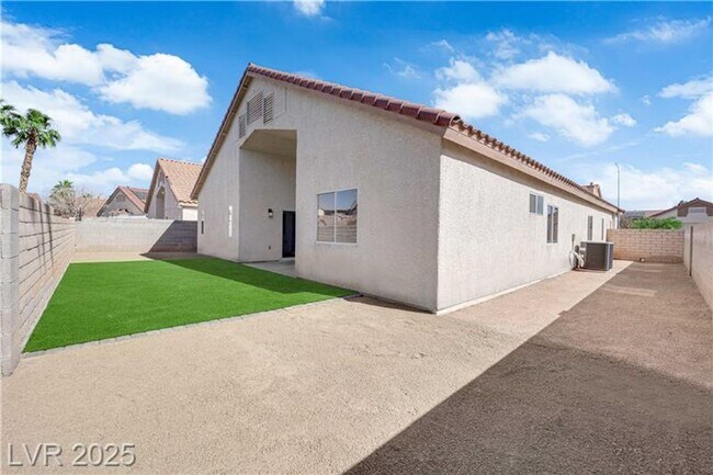 Building Photo - Fully Remodeled 4 Bedroom, 3 Bathroom Home...