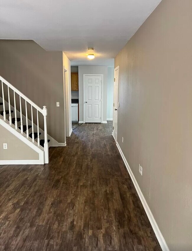 Building Photo - 939 Glendower Way