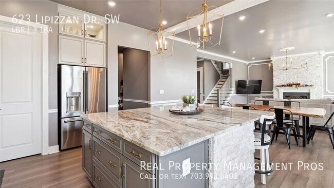 Building Photo - Almost New Luxury Home For Rent in The Hea...