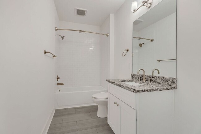 Foto del edificio - Simple living?  We got you.  $1150/mo wate...