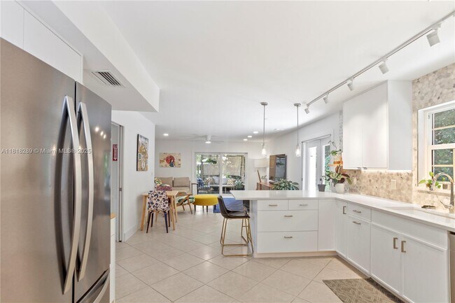 Building Photo - 2589 Pepperwood Cir S