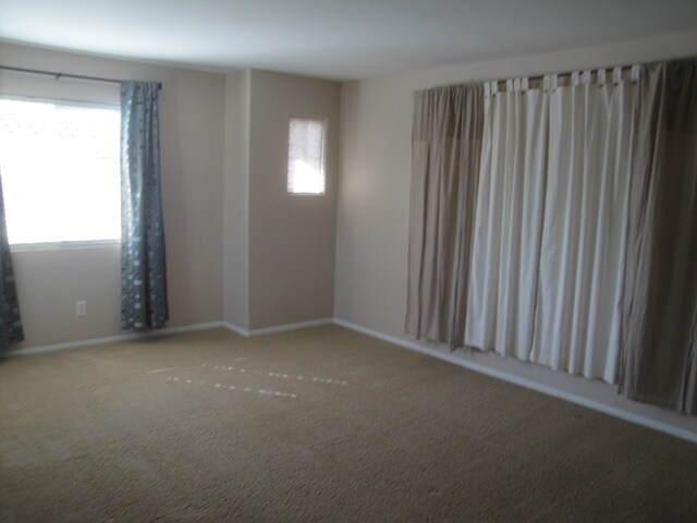 Building Photo - Great Value in Gated Community!