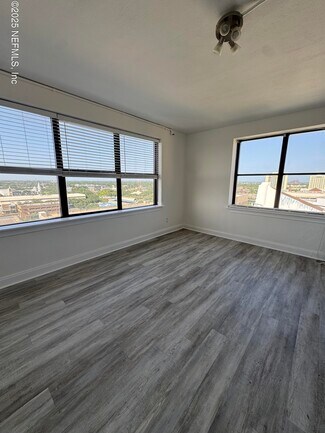 Building Photo - 311 E Ashley St