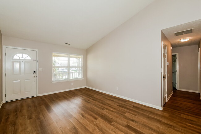 Foto del edificio - 12164 Laurelwood Dr
