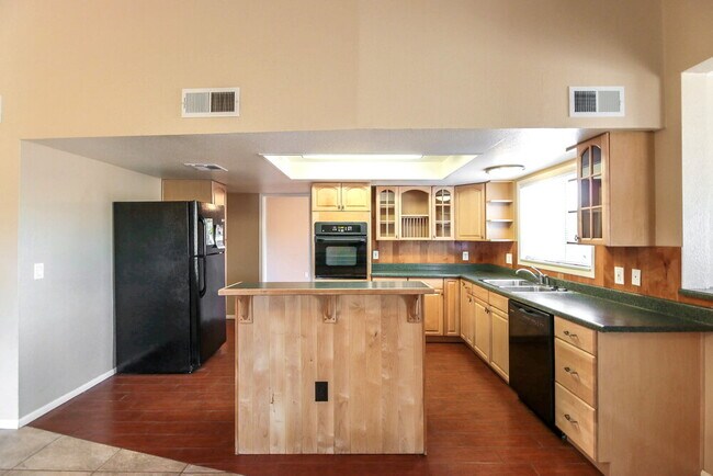 Foto del edificio - 119 S Cottonwood St