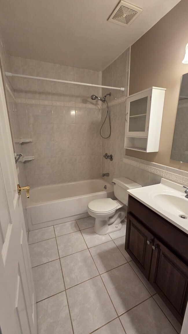 Foto del edificio - 283 Storm Dr