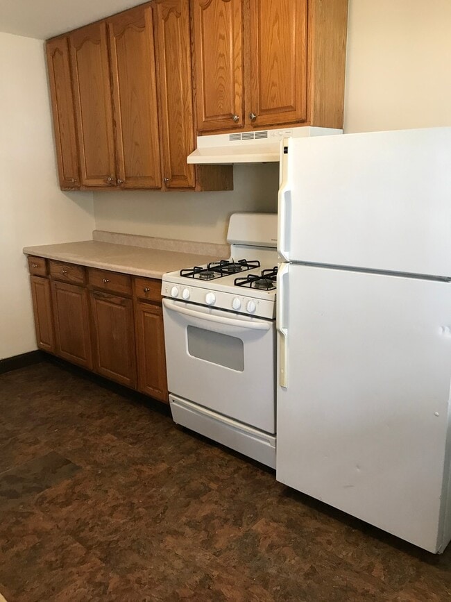 Building Photo - Beautiful 2 Bedroom,1 Bath Home in the Tan...