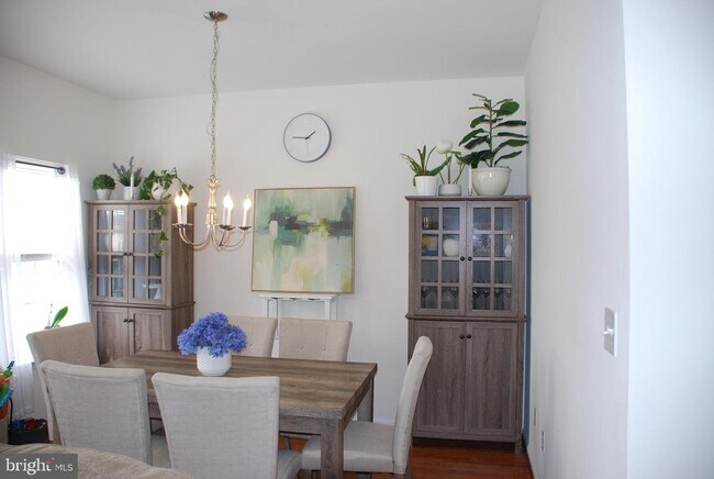 Foto del edificio - 1236 Rosemont Terrace