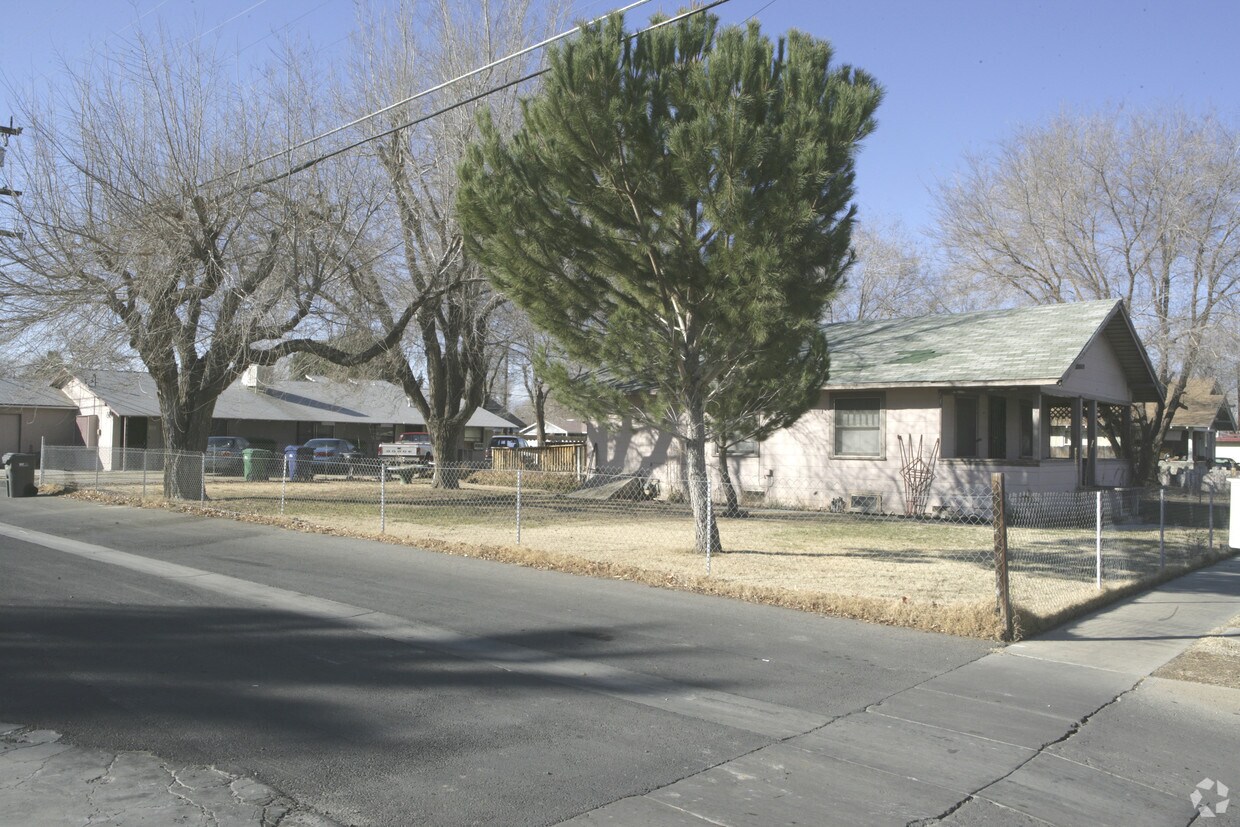 Primary Photo - 656 Newgrove St