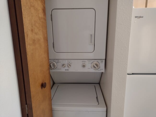 Foto del edificio - 7420 Pond Cir