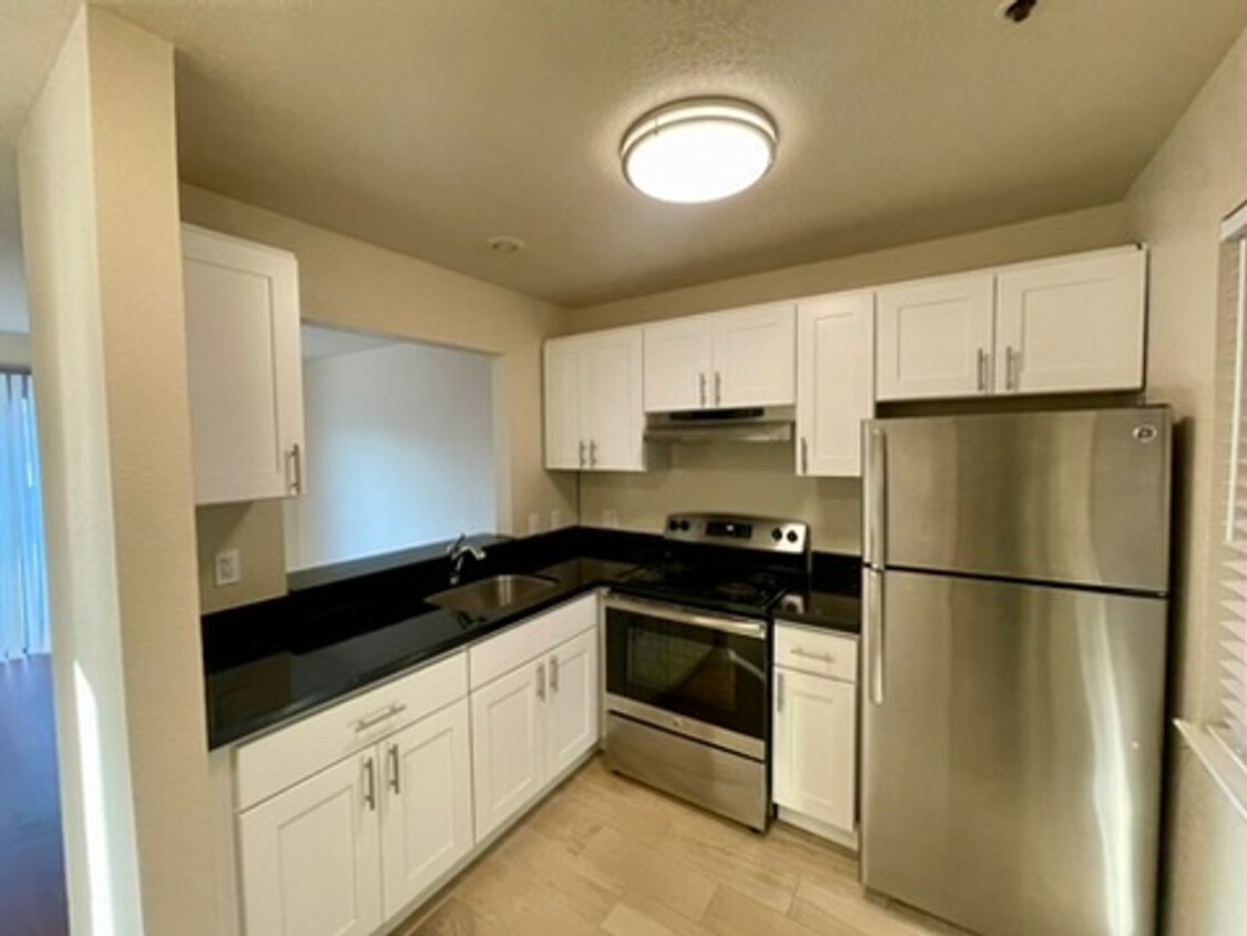 Foto principal - Updated 1BR in Fantastic Mission Location!!