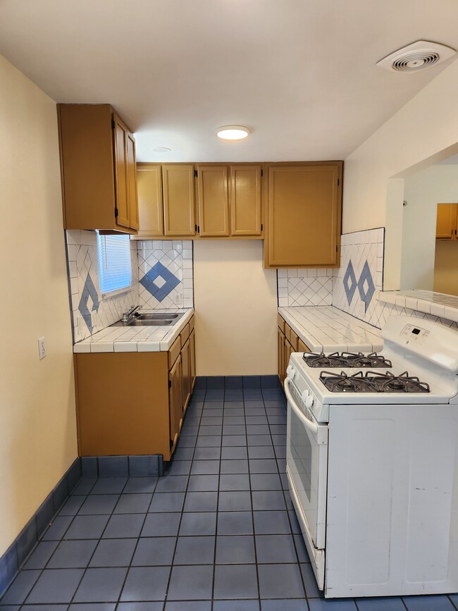 Building Photo - 1450 W 220th St