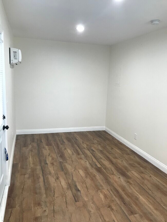Foto del edificio - 8521 Melvin Ave