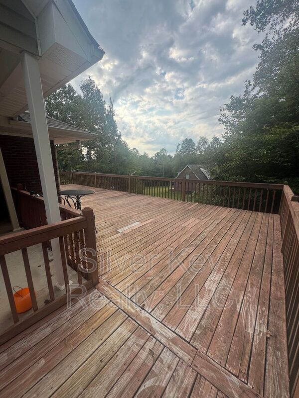 Foto del edificio - 1339 English Ln