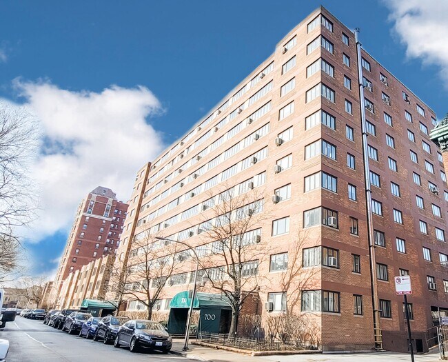 700 W Bittersweet Pl Unit 908, Chicago, IL 60613 Condo for Rent in