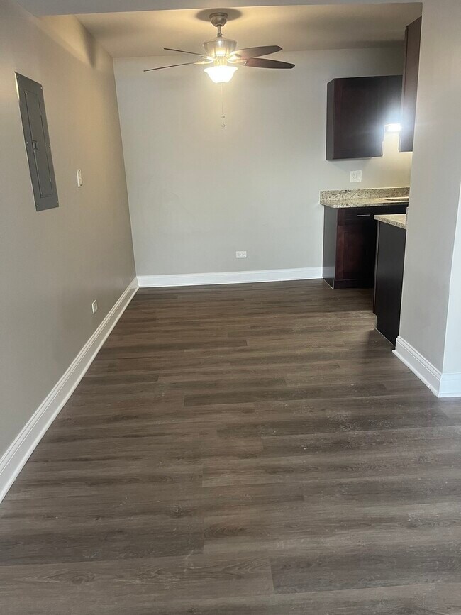 Building Photo - 10640 Brooks Ln