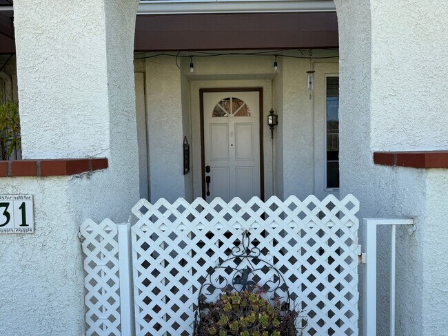 Foto del edificio - Beautiful Camarillo Townhome