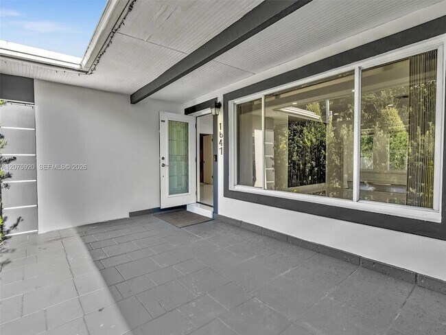 Foto del edificio - 1647 NE 146th St