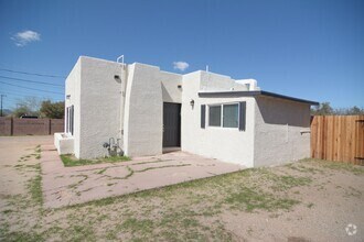 Building Photo - 835 E Graybill Dr