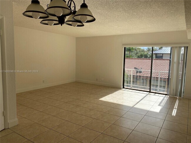 Foto del edificio - 3750 NW 115th Ave