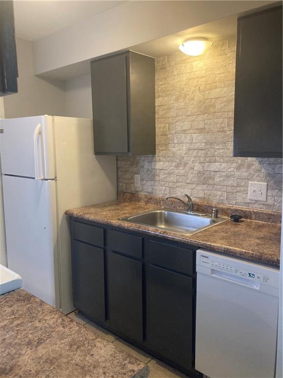 203 S Baggett St Unit 10, Prairie Grove, AR 72753 Room for Rent in