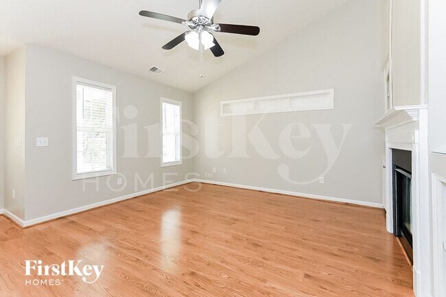 Building Photo - 307 White Oak Way