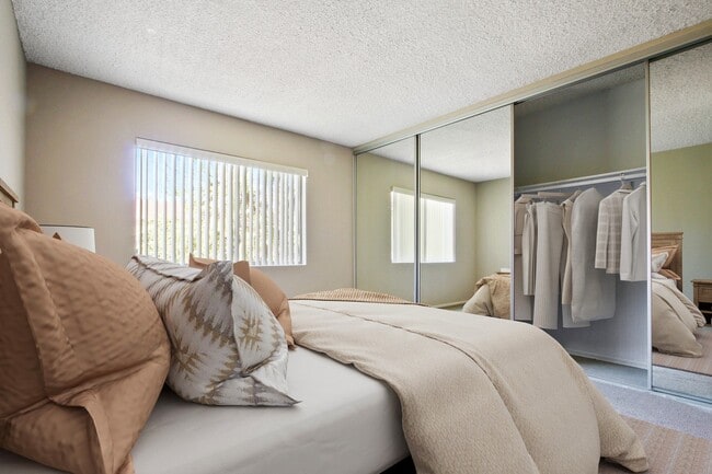 Building Photo - Natick Park