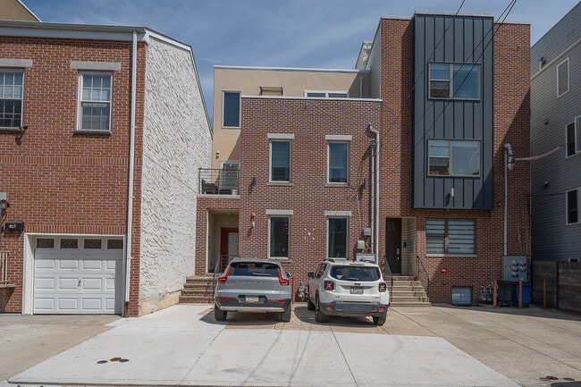 Building Photo - 825 N 20th St