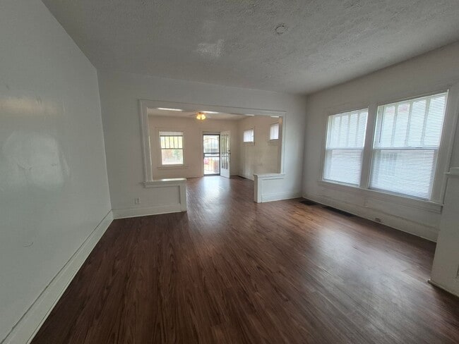 Foto del edificio - 1967-1969 Rugby