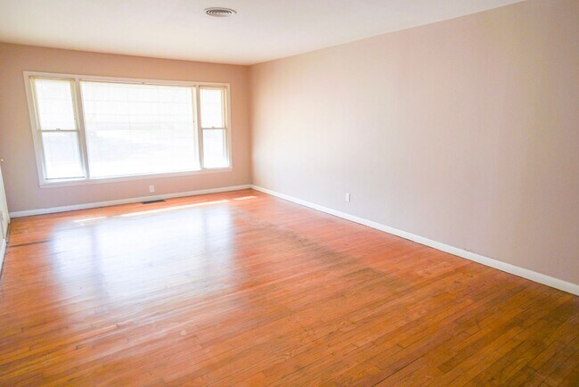 Building Photo - 3 bed, 1 1/2 bath home near the campus of the University of Oklahoma