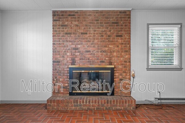 Building Photo - 203 Matthews Rd