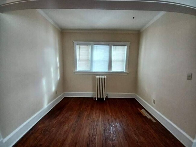 Building Photo - Large Historic 3 Bed House,