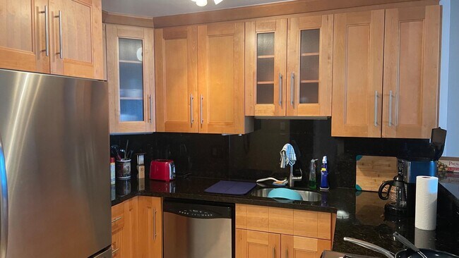 Building Photo - 2030 S Ocean Dr