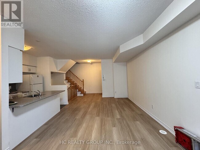 Building Photo - 14-8 EATON PARK LANE