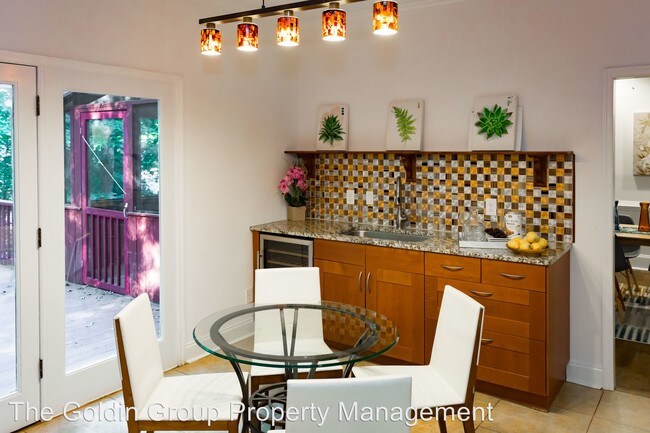 Foto del edificio - 6 br, 4.5 bath House - 1269 Wildcliff Parkway