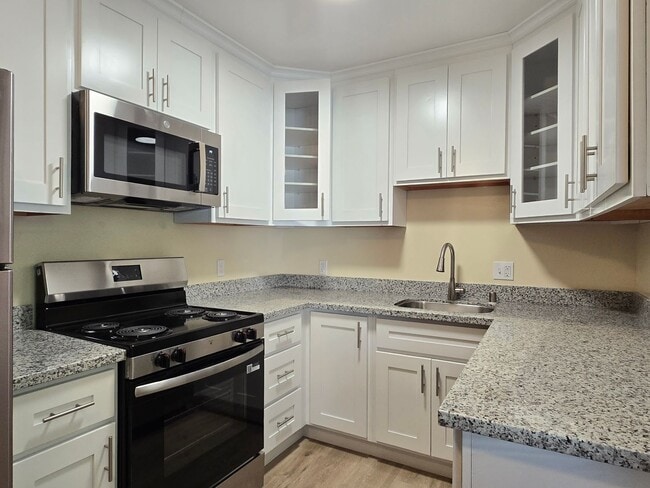 Building Photo - 844 Maryann Dr